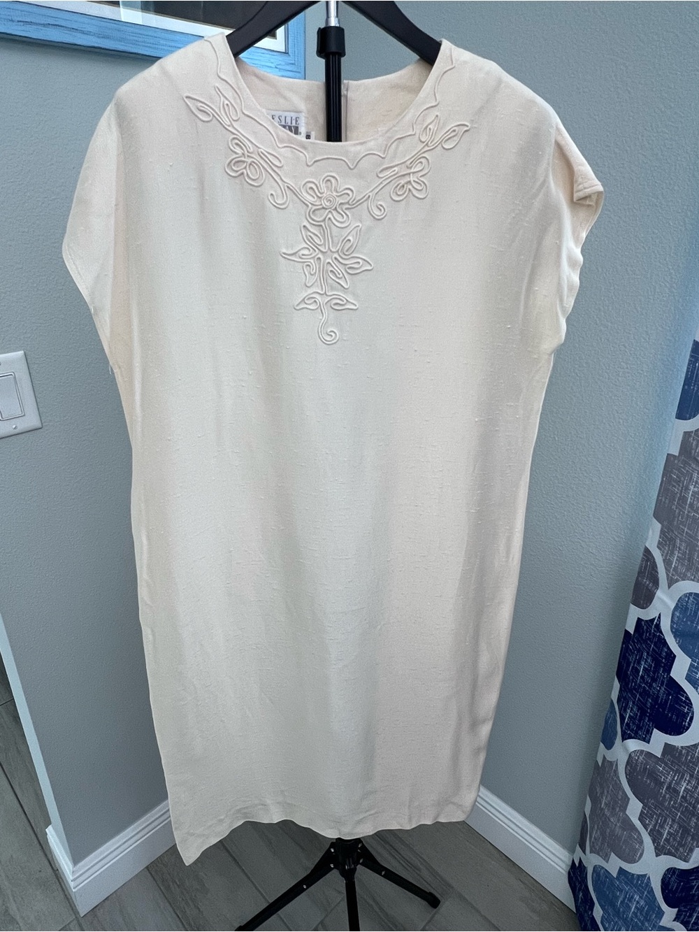 Leslie Fay Cream Embroidered Cap-Sleeve Tunic